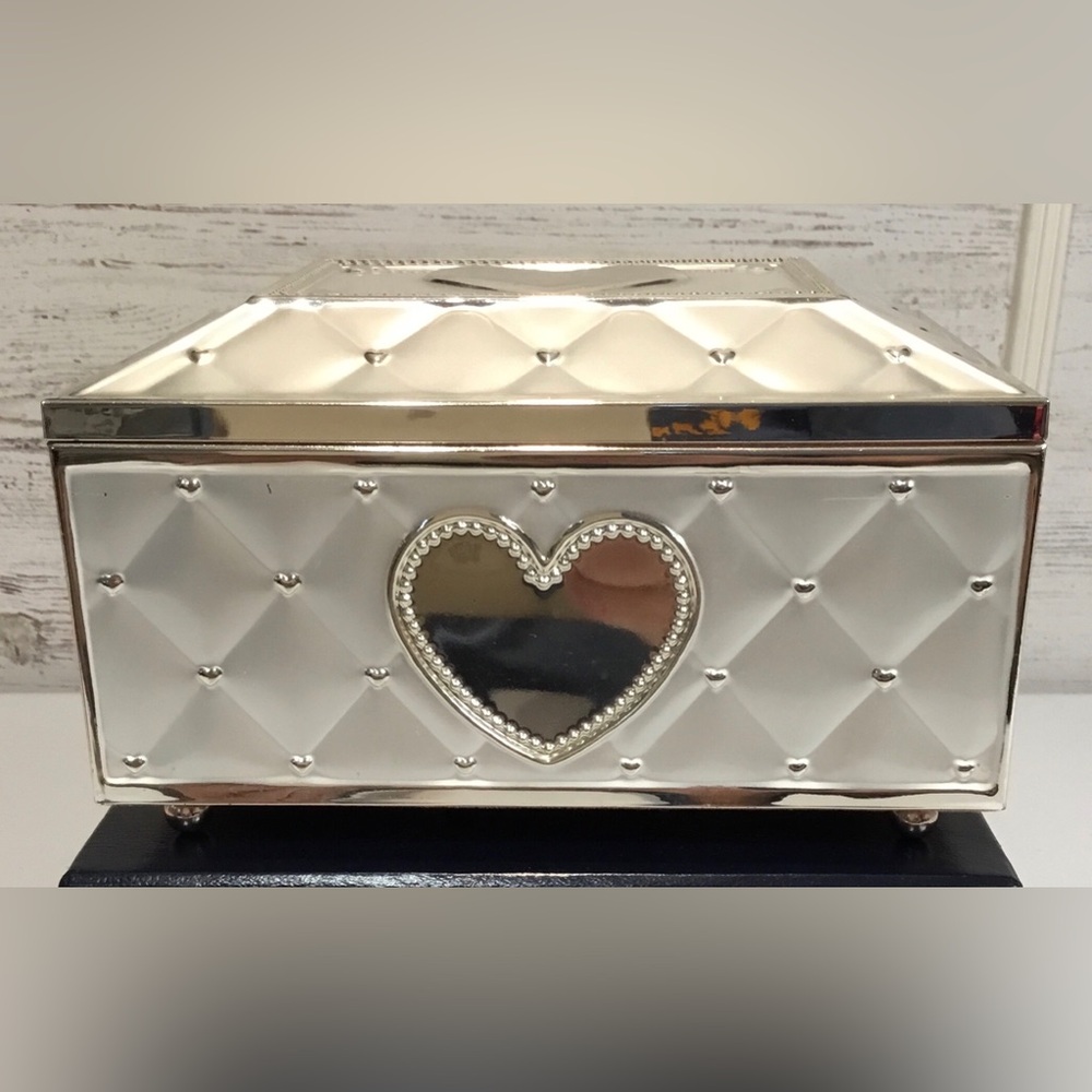 Lenox White and Silver Quilted Heart Jewelry Chest